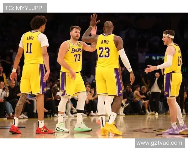 森林狼与绿军激战正酣NBA赛季精彩对决引发球迷热议与期待 森林狼与绿军激战正酣NBA赛季精彩对决引发球迷热议与期待